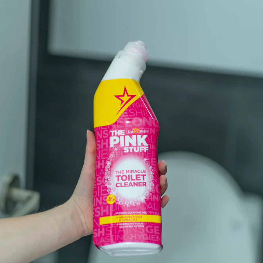 POV hane hand hålla plastflaska med Starwax Gel Javel desinfektionsmedel  nettoyant wc gel renare – Redaktionell stockfoto © ifeelstock #566793674